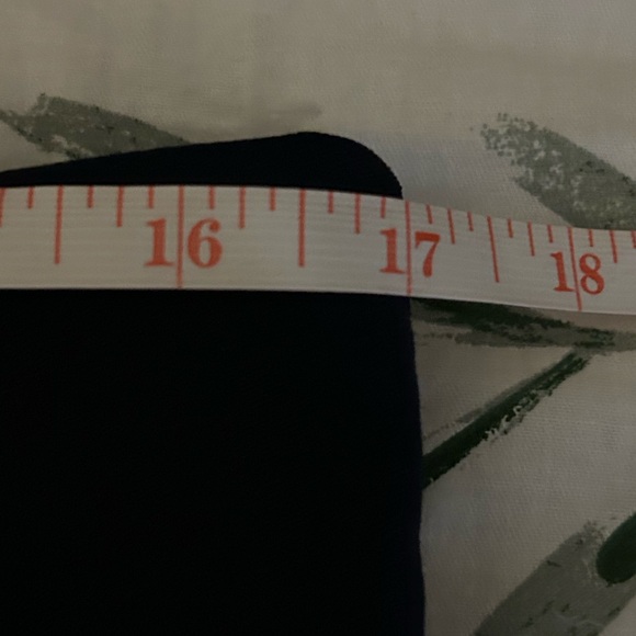 Rekucci Women’s Navy Capri Pants W/Button Detail Size 14 - Picture 7 of 7